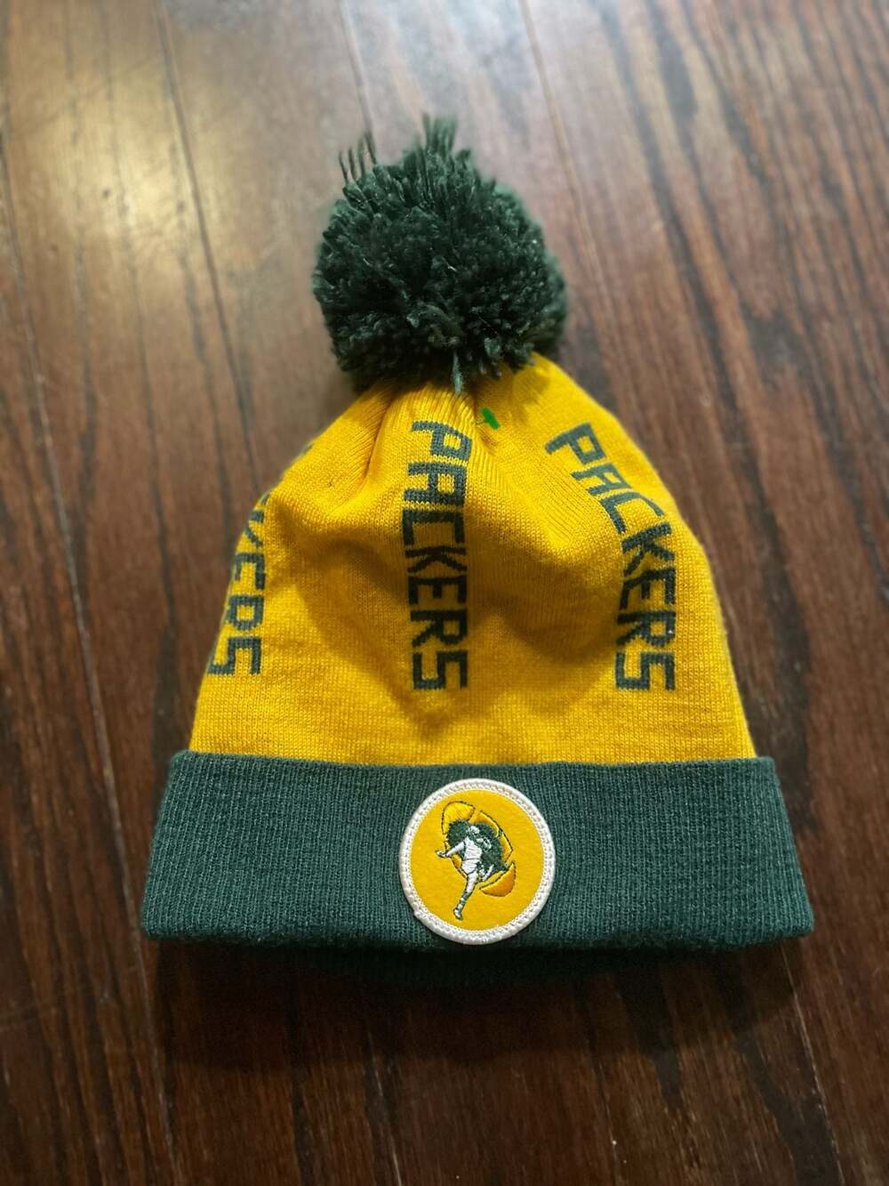 Mitchell & Ness Green Bay Packers Vintage Throwback Logo Knit Beanie